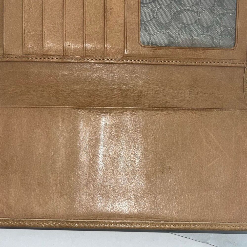 Coach Women's Light Tan Hampton Bill Card Coin Tri-Fold Leather Wallet - Picture 9 of 11